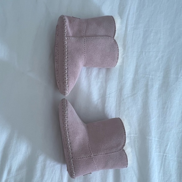 UGG Baby booties - pink - like new - Picture 7 of 7